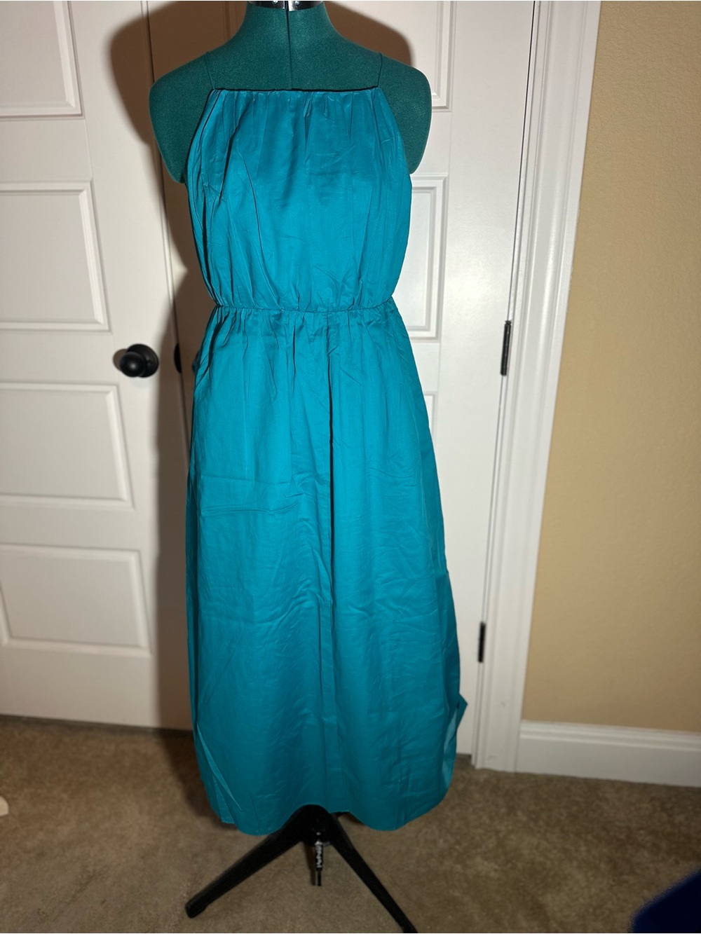 Banana Republic NWOT
Teal Halter Maxi Dress - Women